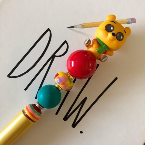 Disney Doorables: Winnie the Pooh: Pooh Bear handmade beaded pen - Picture 1 of 3